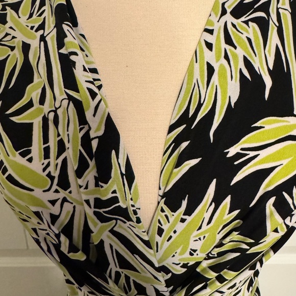 MICHAEL KORS Black and Yellow Floral Short Sleeves V Neck Wrap Dress Hi Low Hem - Picture 6 of 10